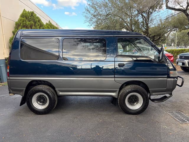1996 Mitsubishi Delica JDM car for sale — photo 8 of 10