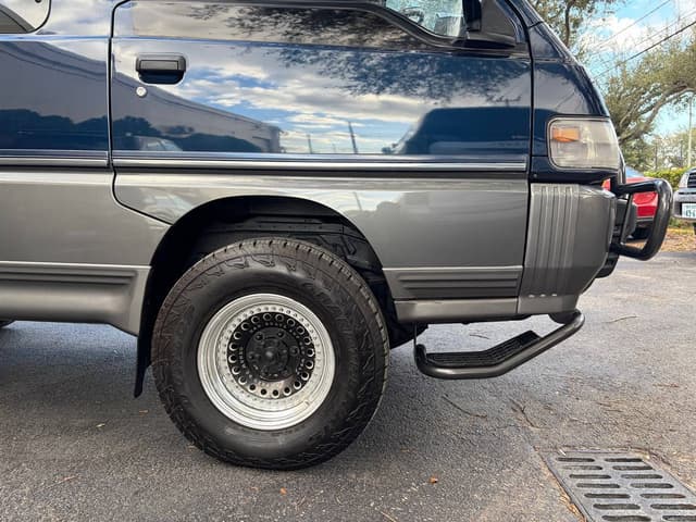 1996 Mitsubishi Delica JDM car for sale — photo 9 of 10