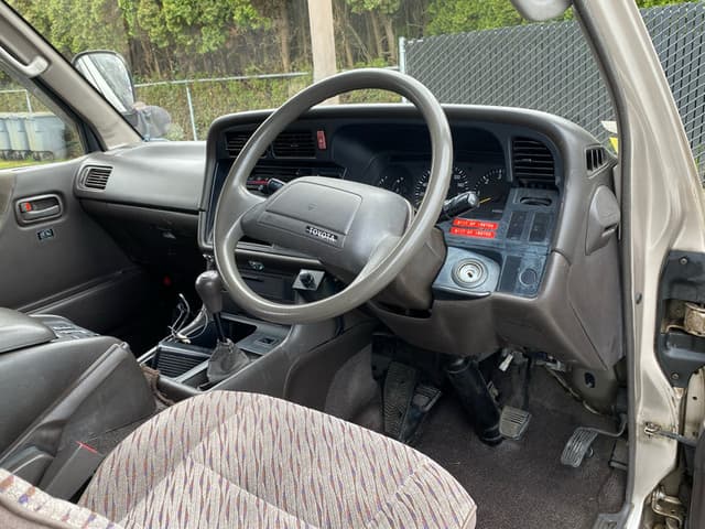 1996 Toyota HiAce JDM car for sale — photo 16 of 24