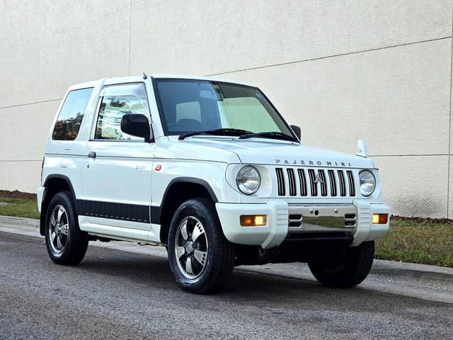 1998 Mitsubishi Pajero JDM car for sale — photo 2 of 10