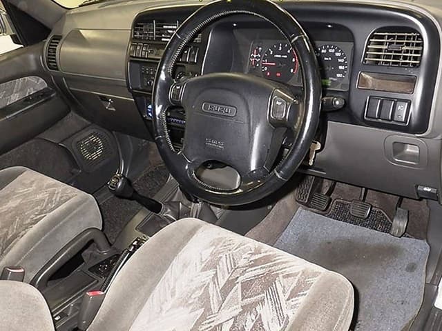 2000 Isuzu Bighorn JDM car for sale — photo 3 of 3