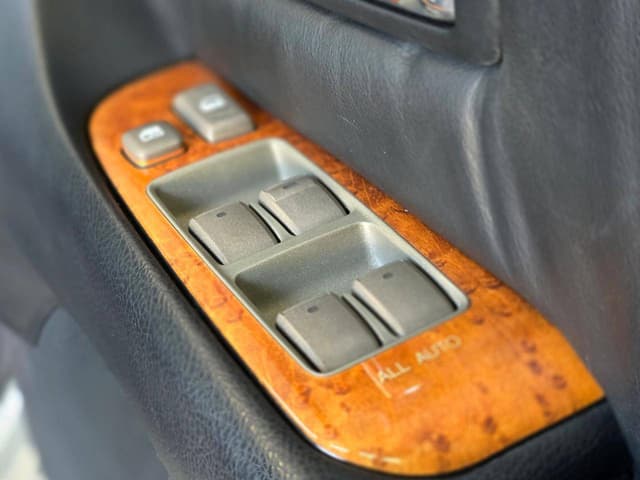 2001 Toyota Celsior JDM car for sale — photo 7 of 10