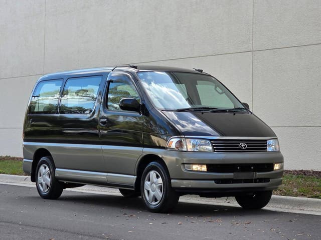 1998 Toyota Regius JDM car for sale — photo 2 of 10