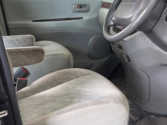 1998 Toyota Regius JDM car for sale — photo 3 of 10