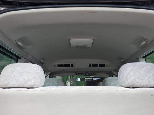 1998 Toyota Regius JDM car for sale — photo 4 of 10