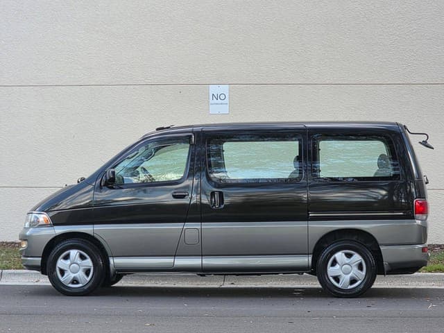 1998 Toyota Regius JDM car for sale — photo 9 of 10