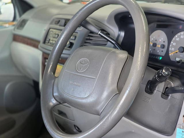 1998 Toyota Regius JDM car for sale — photo 10 of 10