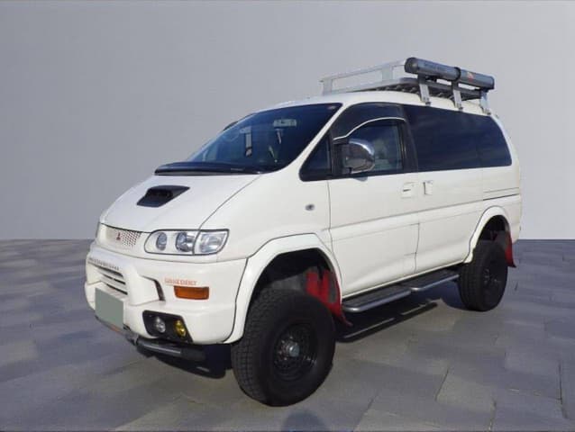 2000 Mitsubishi Delica JDM car for sale — photo 2 of 4