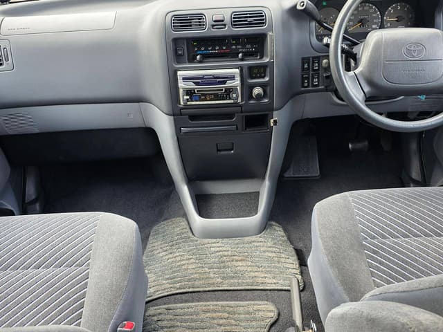 1996 Toyota Granvia JDM car for sale — photo 2 of 10