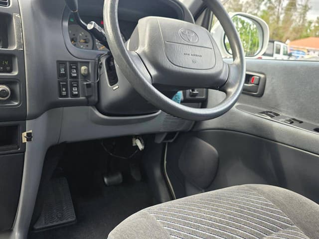 1996 Toyota Granvia JDM car for sale — photo 4 of 10