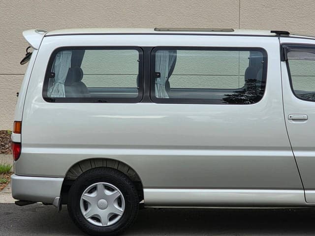 1996 Toyota Granvia JDM car for sale — photo 6 of 10