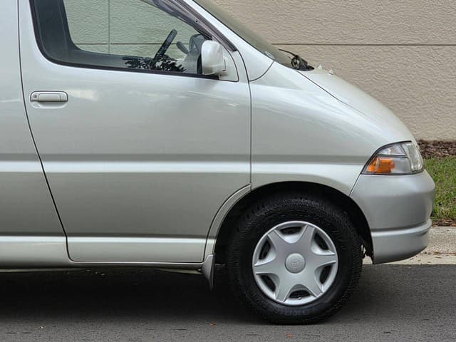 1996 Toyota Granvia JDM car for sale — photo 7 of 10