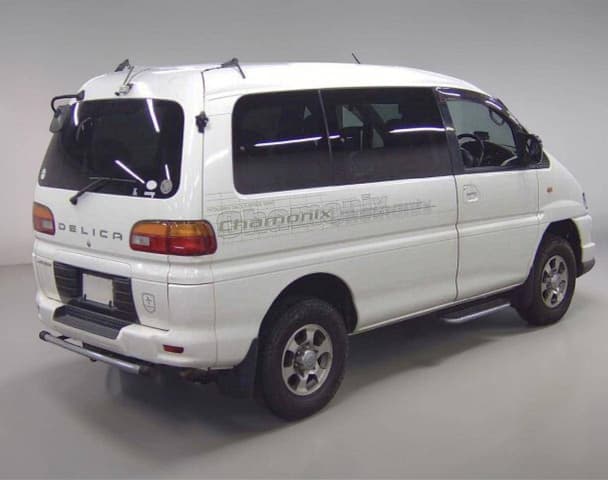 2001 Mitsubishi Delica JDM car for sale — photo 4 of 5