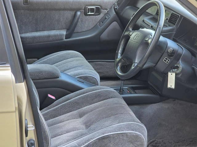 1994 Toyota Crown JDM car for sale — photo 5 of 10