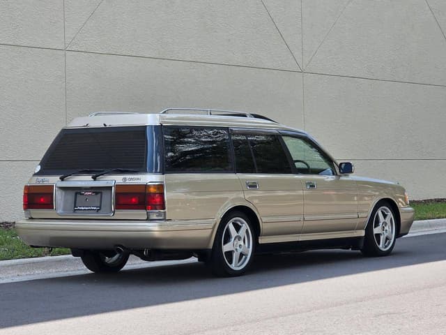 1994 Toyota Crown JDM car for sale — photo 8 of 10