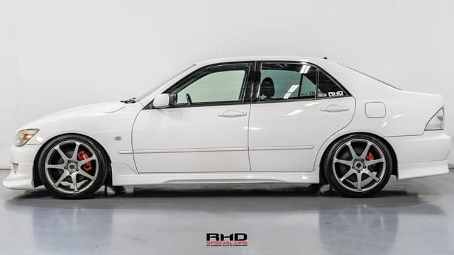 1999 Toyota Altezza JDM car for sale — photo 4 of 10