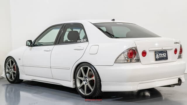 1999 Toyota Altezza JDM car for sale — photo 5 of 10