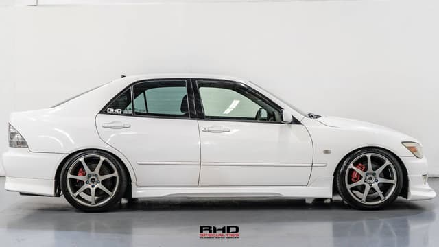 1999 Toyota Altezza JDM car for sale — photo 8 of 10