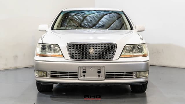 2000 Toyota Crown JDM car for sale — photo 2 of 10