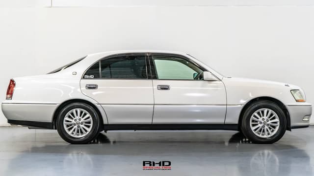 2000 Toyota Crown JDM car for sale — photo 8 of 10