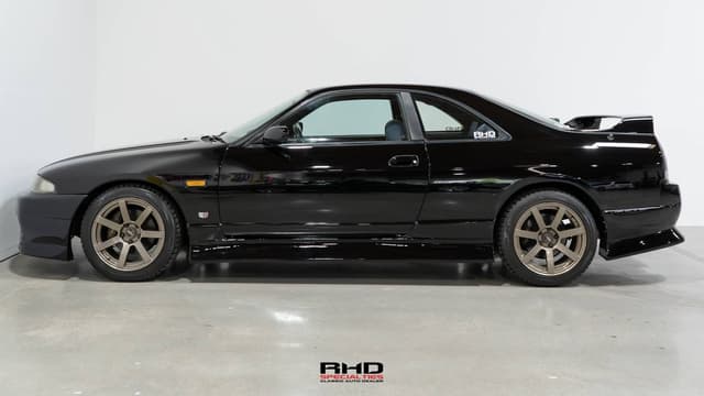 1996 Nissan Skyline JDM car for sale — photo 4 of 10