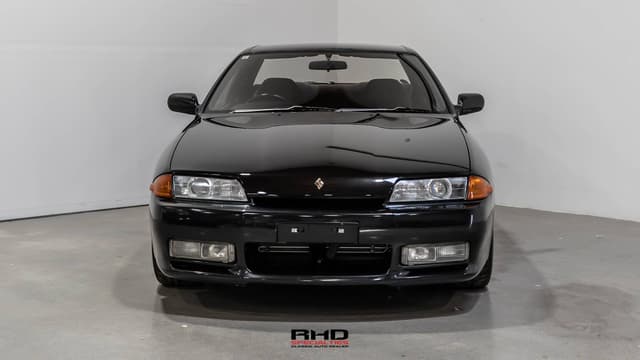 1992 Nissan Skyline JDM car for sale — photo 2 of 10