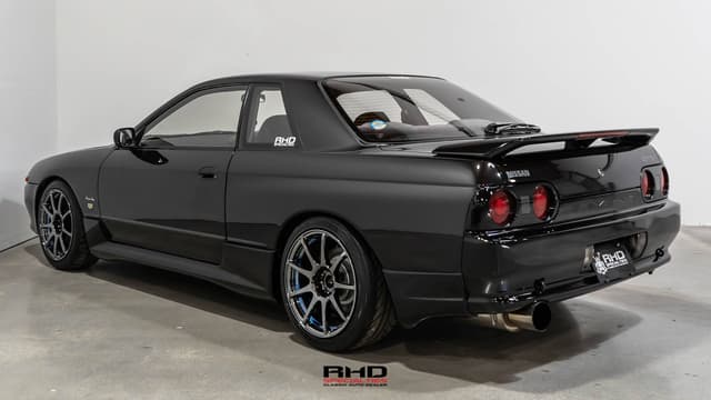 1992 Nissan Skyline JDM car for sale — photo 5 of 10