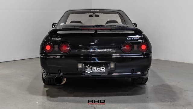 1992 Nissan Skyline JDM car for sale — photo 6 of 10
