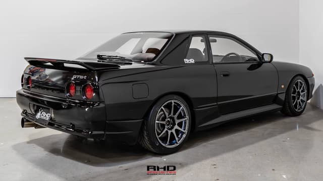 1992 Nissan Skyline JDM car for sale — photo 7 of 10