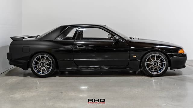 1992 Nissan Skyline JDM car for sale — photo 8 of 10