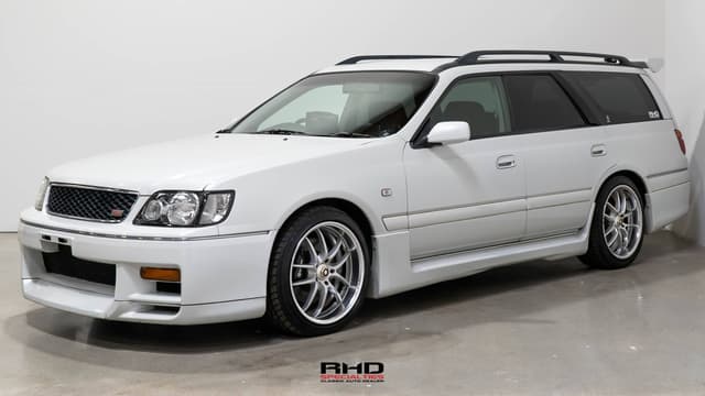 1998 Nissan Stagea JDM car for sale — photo 3 of 10