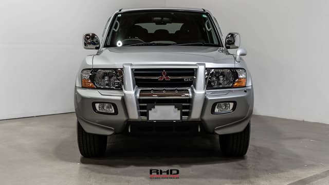 2001 Mitsubishi Pajero JDM car for sale — photo 2 of 10