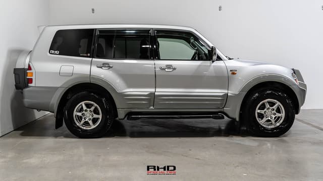 2001 Mitsubishi Pajero JDM car for sale — photo 4 of 10