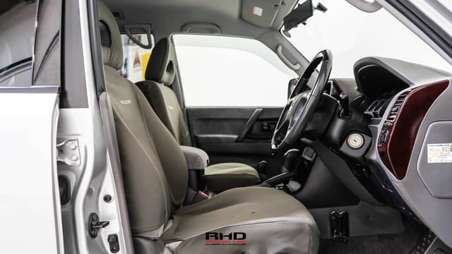 2001 Mitsubishi Pajero JDM car for sale — photo 10 of 10