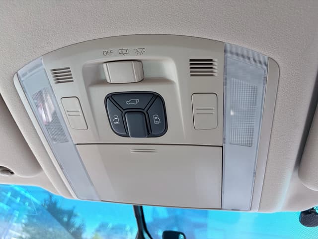 2008 Toyota Alphard JDM car for sale — photo 13 of 18