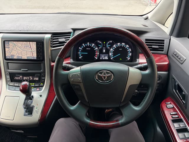 2009 Toyota Vellfire JDM car for sale — photo 12 of 17