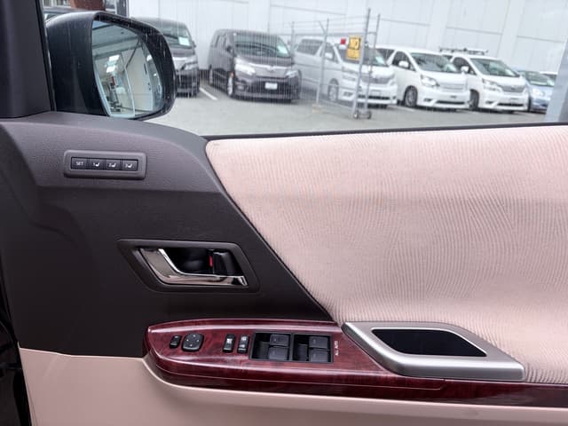 2008 Toyota Vellfire JDM car for sale — photo 11 of 16