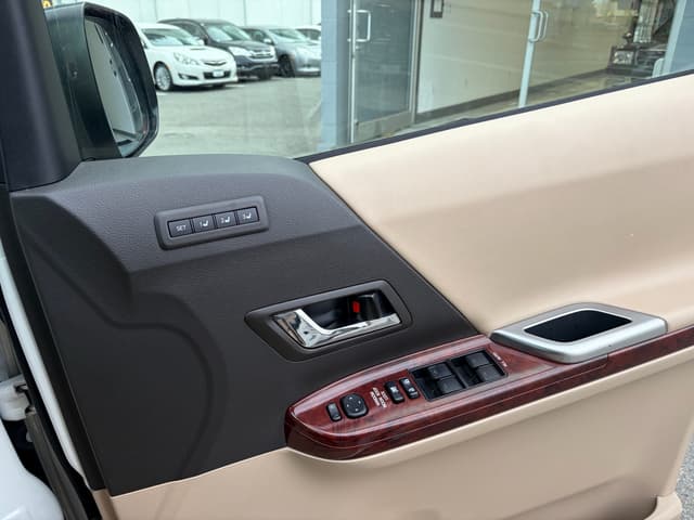 2010 Toyota Vellfire JDM car for sale — photo 13 of 25