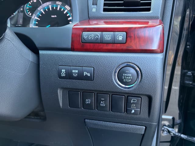2008 Toyota Vellfire JDM car for sale — photo 12 of 18