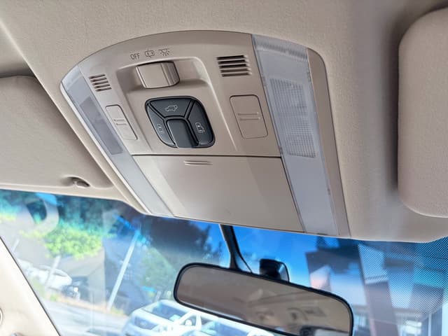 2010 Toyota Alphard JDM car for sale — photo 14 of 20