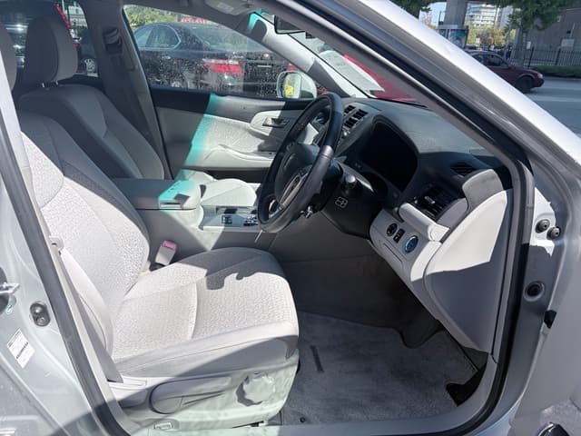 2010 Toyota Crown JDM car for sale — photo 17 of 18