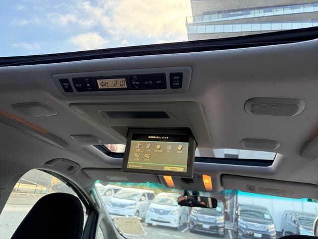 2008 Toyota Vellfire JDM car for sale — photo 16 of 18