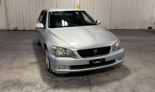 2001 Toyota Altezza JDM car for sale — photo 2 of 25