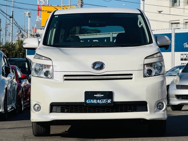 2010 Toyota Voxy JDM car for sale — photo 6 of 25