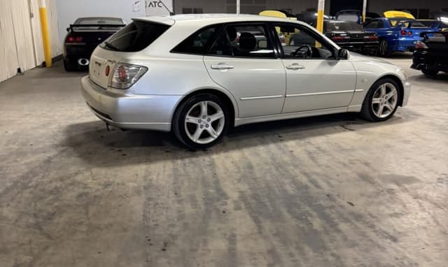 2001 Toyota Altezza JDM car for sale — photo 11 of 25