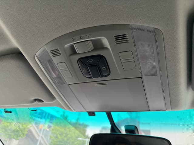 2009 Toyota Vellfire JDM car for sale — photo 15 of 17