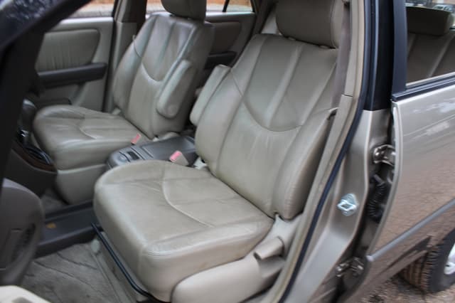 2000 Toyota Harrier JDM car for sale — photo 21 of 25