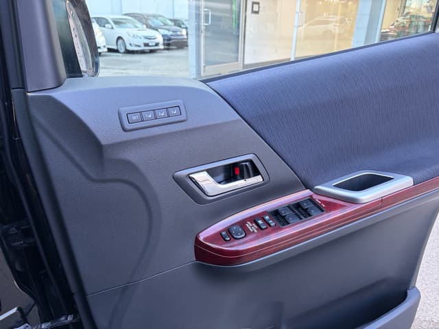2008 Toyota Vellfire JDM car for sale — photo 13 of 18