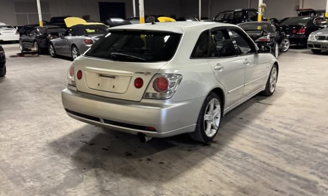 2001 Toyota Altezza JDM car for sale — photo 14 of 25