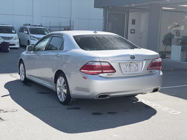 2010 Toyota Crown JDM car for sale — photo 5 of 18